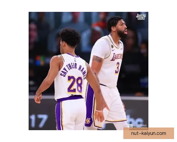 戴维斯持续提升边路贡献，状态回暖助力球队表现稳健