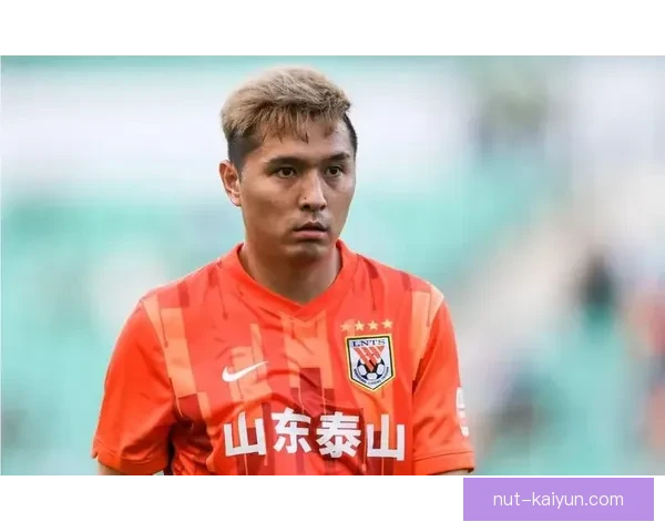 阿什利·扬防守能力近期表现稳健，边路协防与经验优势持续提升